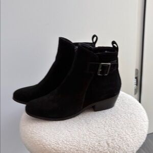 Blondo Waterproof Black Suede Zip Ankle Boot 7 EUC